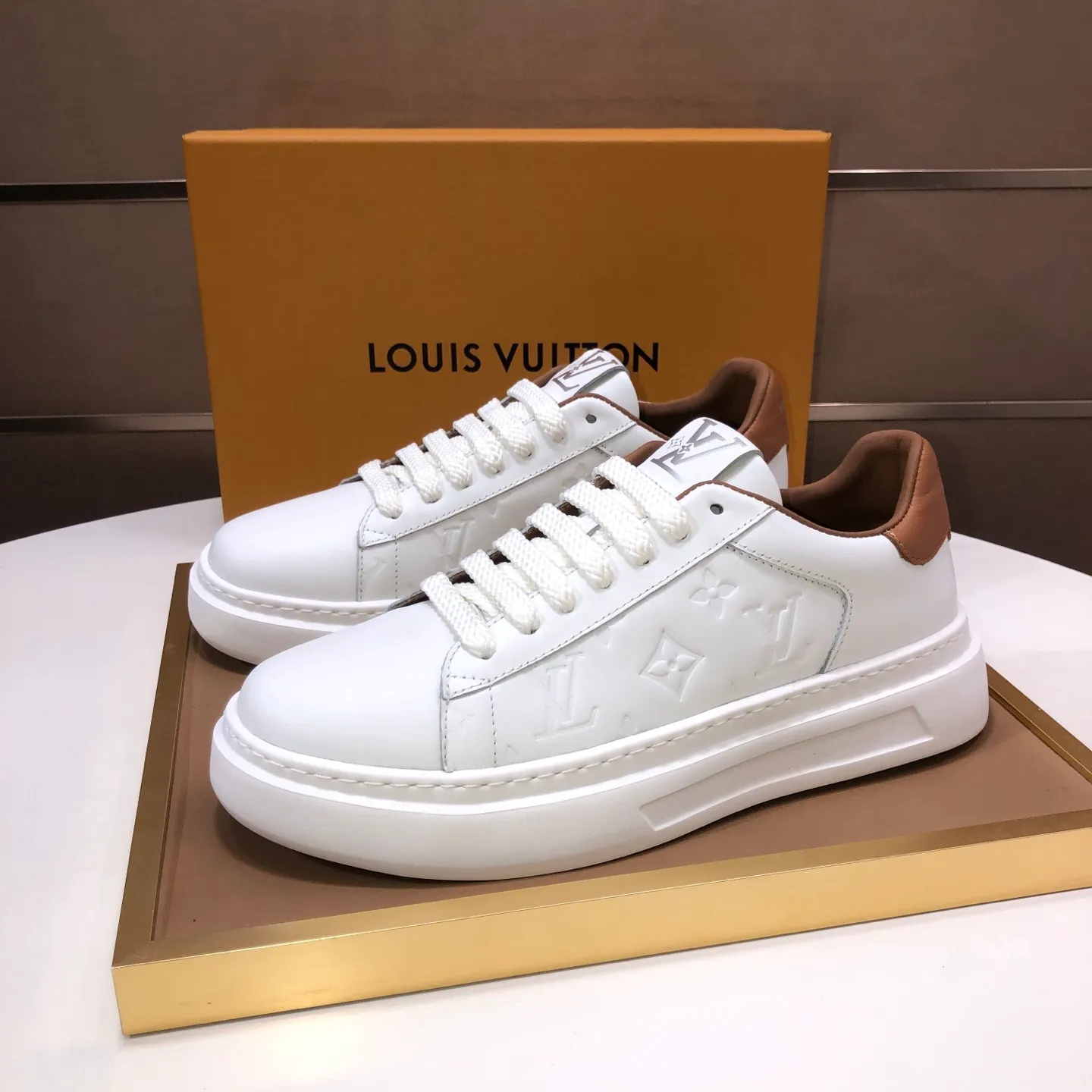 Men's shoes 💰480💰[LOUIS VUITTON] Original order price (water-dyed cowhide lining) new model 🍀LV Louis Vuitton * - top version of LV classic trendy shoes! Made of imported original cowhide, water-dyed cowhide lining, and original wear-resistant rubber outsole! High quality products! Code number 38-45 (45 is custom-made and cannot be returned or exchanged)